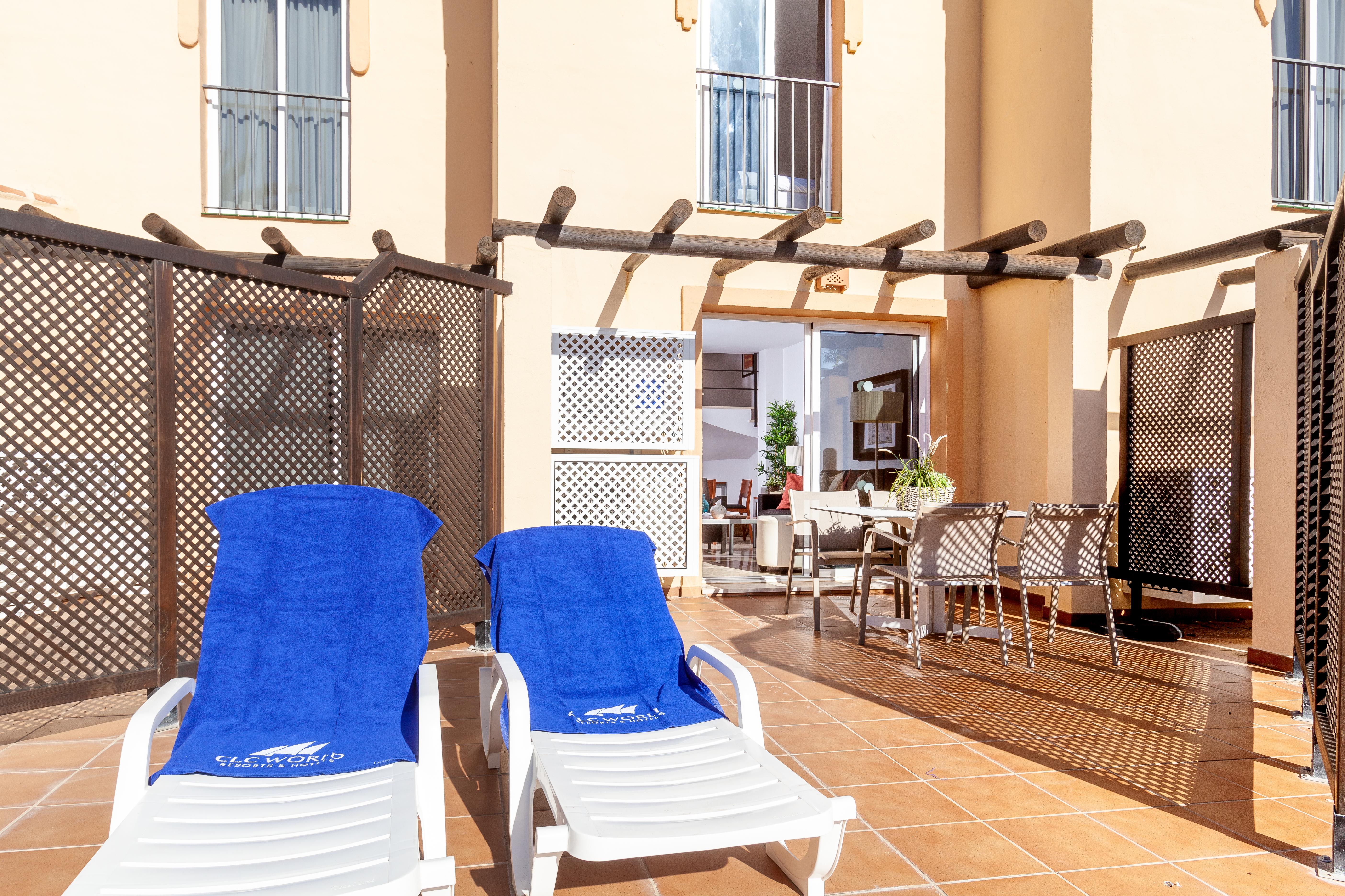 Ramada Hotel & Suites By Wyndham Costa Del Sol 푸엔히롤라 외부 사진