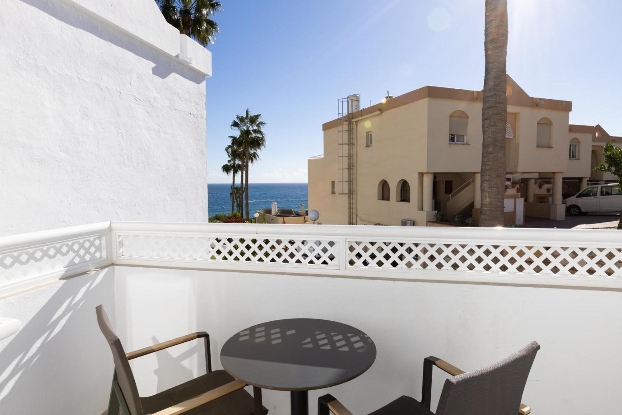 Ramada Hotel & Suites By Wyndham Costa Del Sol 푸엔히롤라 외부 사진