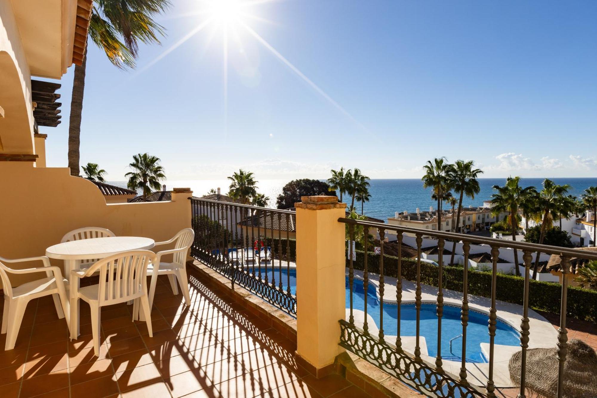 Ramada Hotel & Suites By Wyndham Costa Del Sol 푸엔히롤라 외부 사진