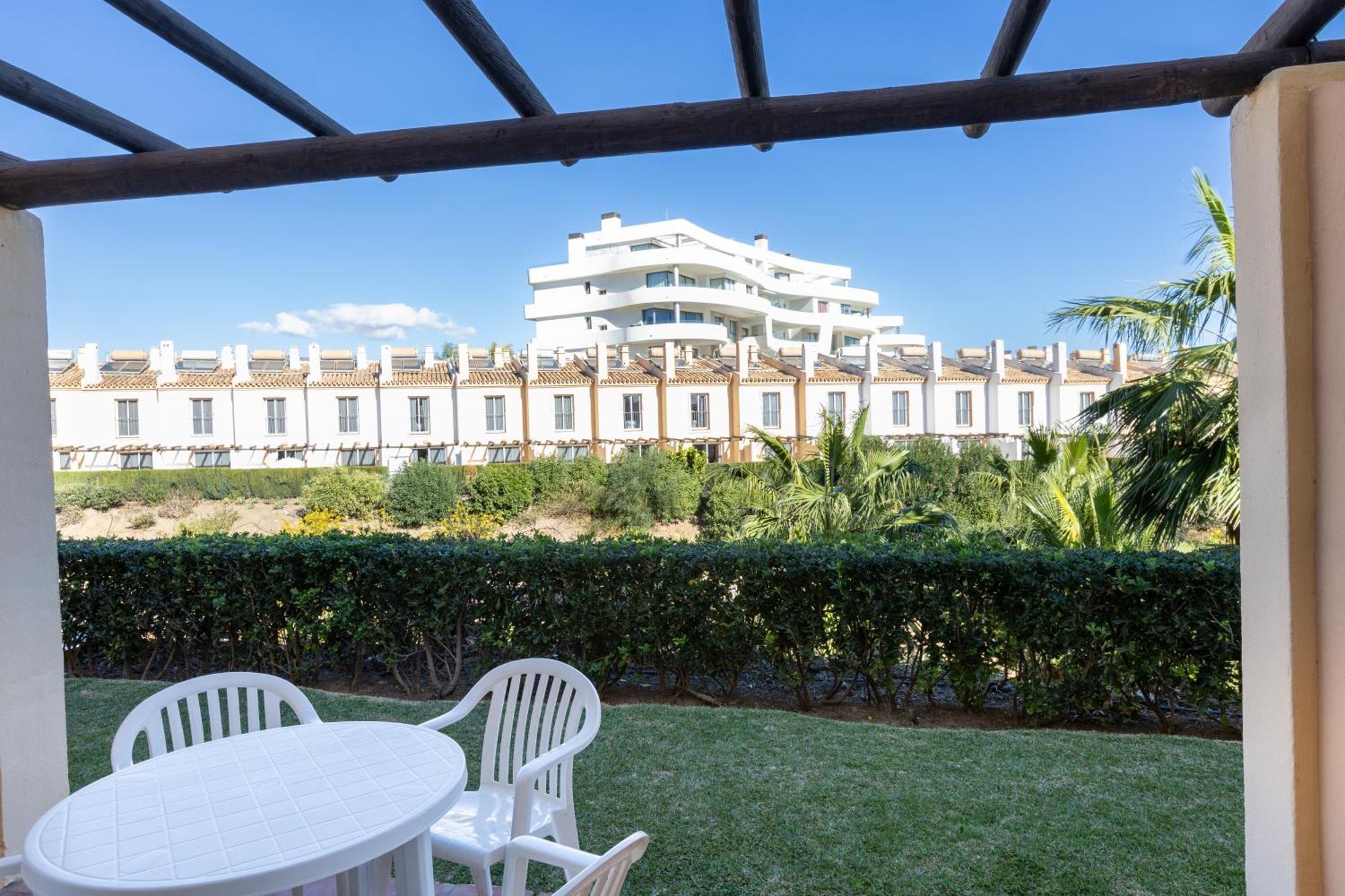 Ramada Hotel & Suites By Wyndham Costa Del Sol 푸엔히롤라 외부 사진