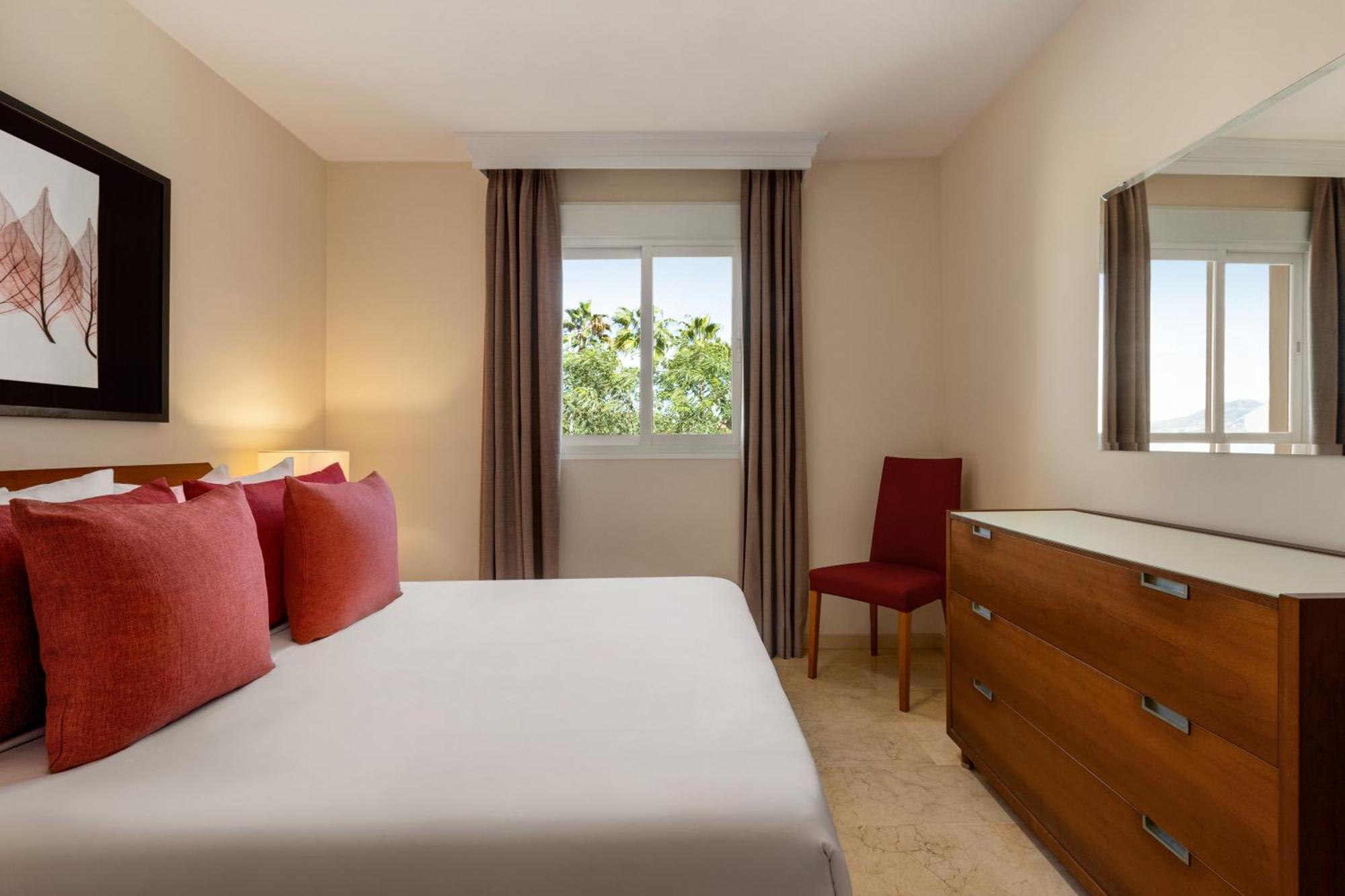 Ramada Hotel & Suites By Wyndham Costa Del Sol 푸엔히롤라 외부 사진