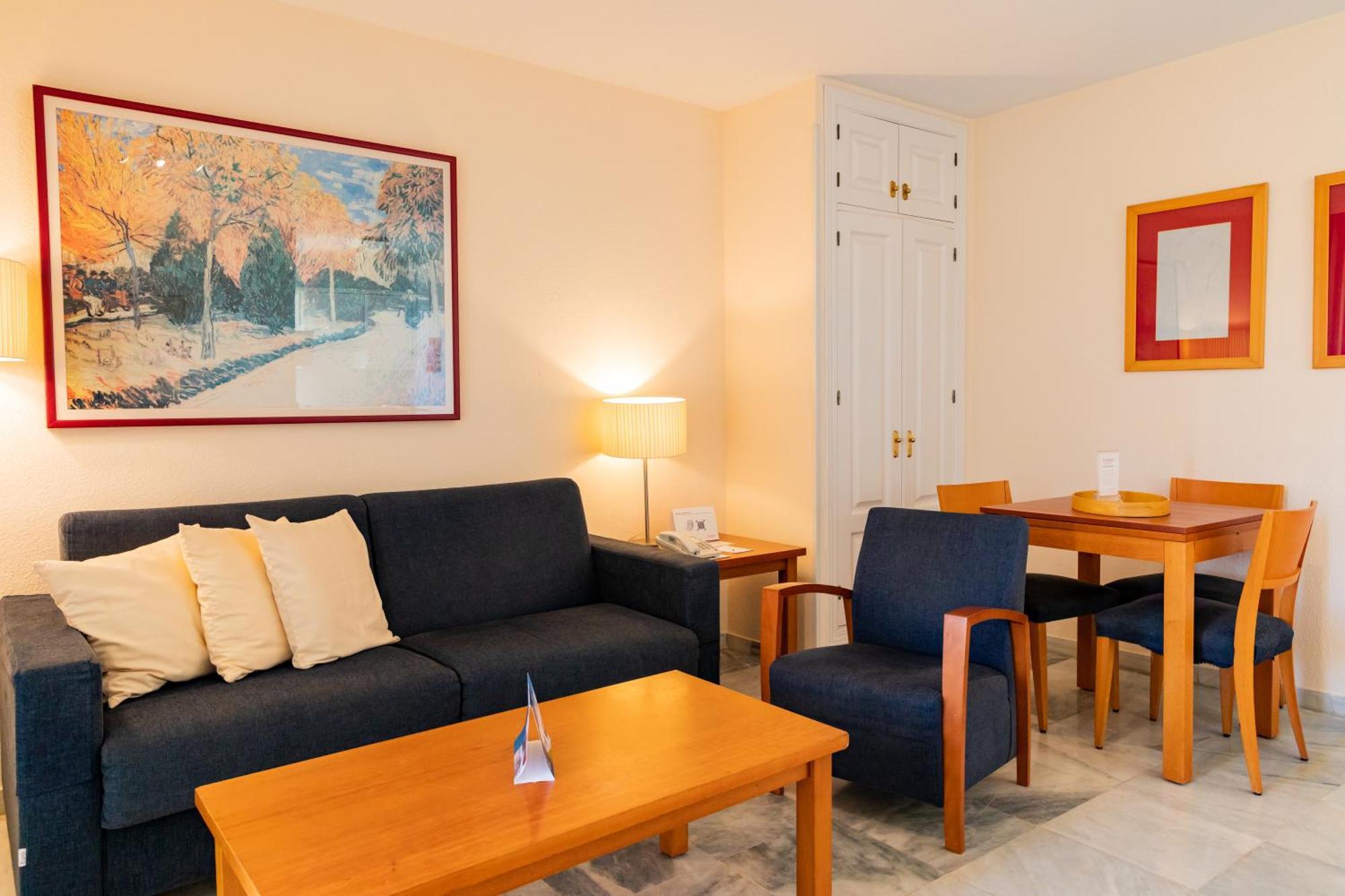 Ramada Hotel & Suites By Wyndham Costa Del Sol 푸엔히롤라 외부 사진