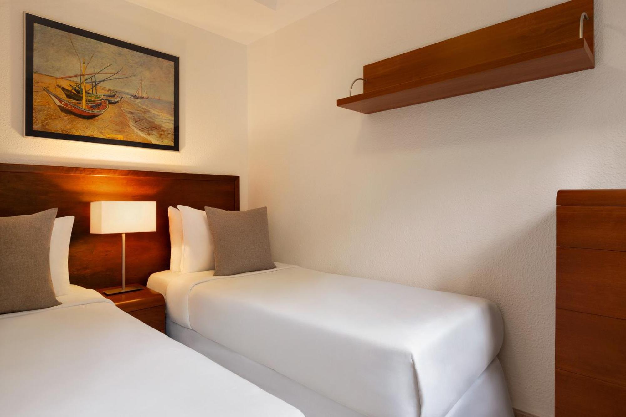 Ramada Hotel & Suites By Wyndham Costa Del Sol 푸엔히롤라 외부 사진