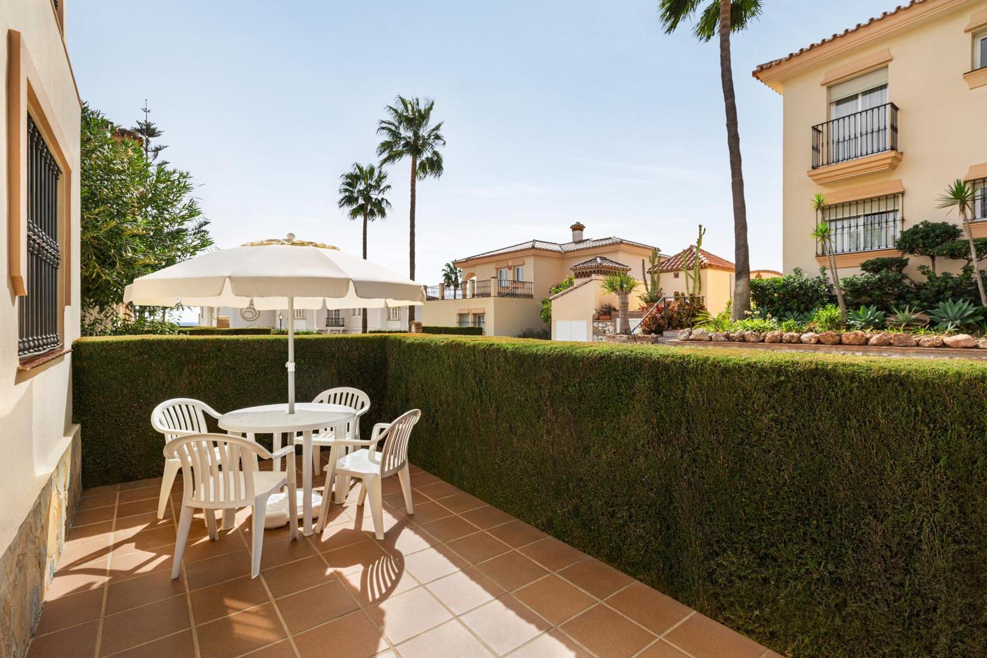 Ramada Hotel & Suites By Wyndham Costa Del Sol 푸엔히롤라 외부 사진