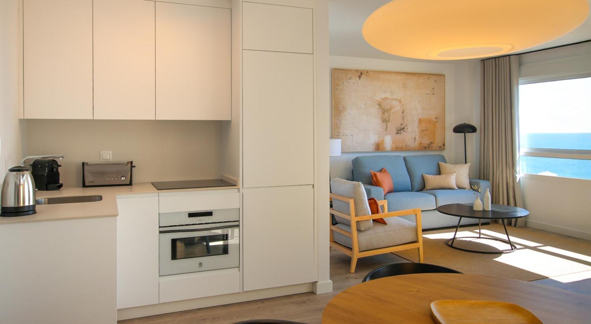 Ramada Hotel & Suites By Wyndham Costa Del Sol 푸엔히롤라 외부 사진